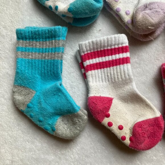 Free w/ Purchase | Baby 6-12M Non-Slip Grip Socks Bundle | 7-8cm | Mixed Colours - Picture 6 of 7
